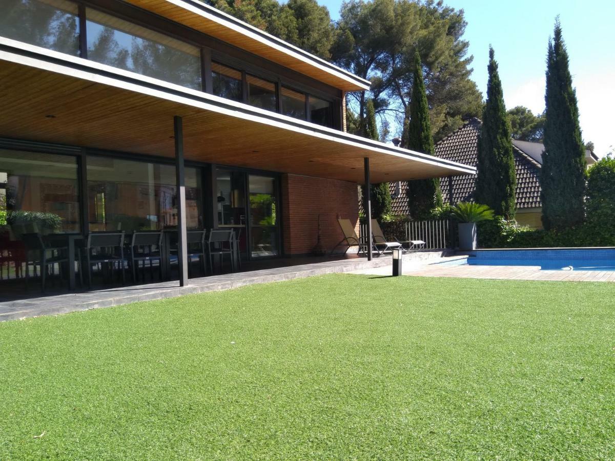 Villa Del Bosque Castelldefels Exterior foto