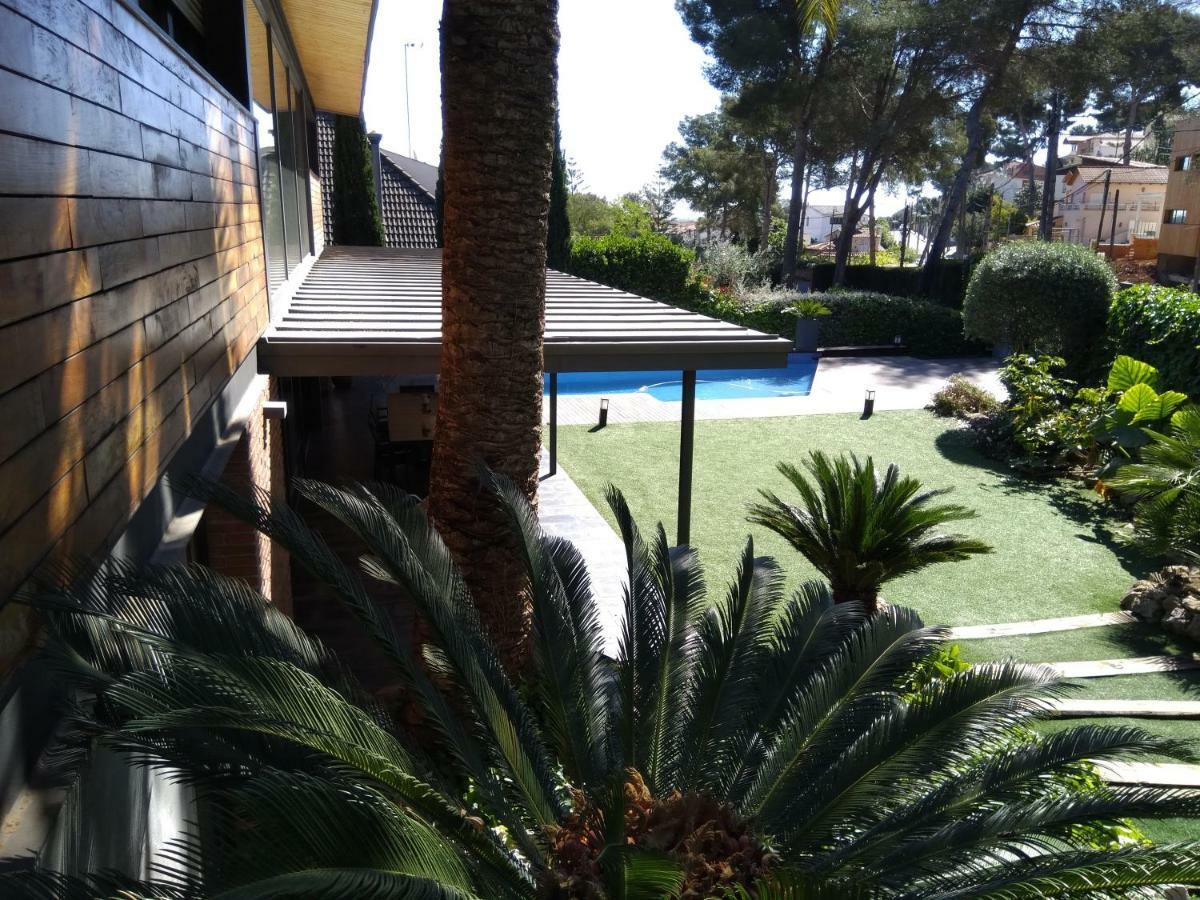 Villa Del Bosque Castelldefels Exterior foto